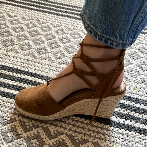 me too wrap tan wedges - Picture 2 of 3